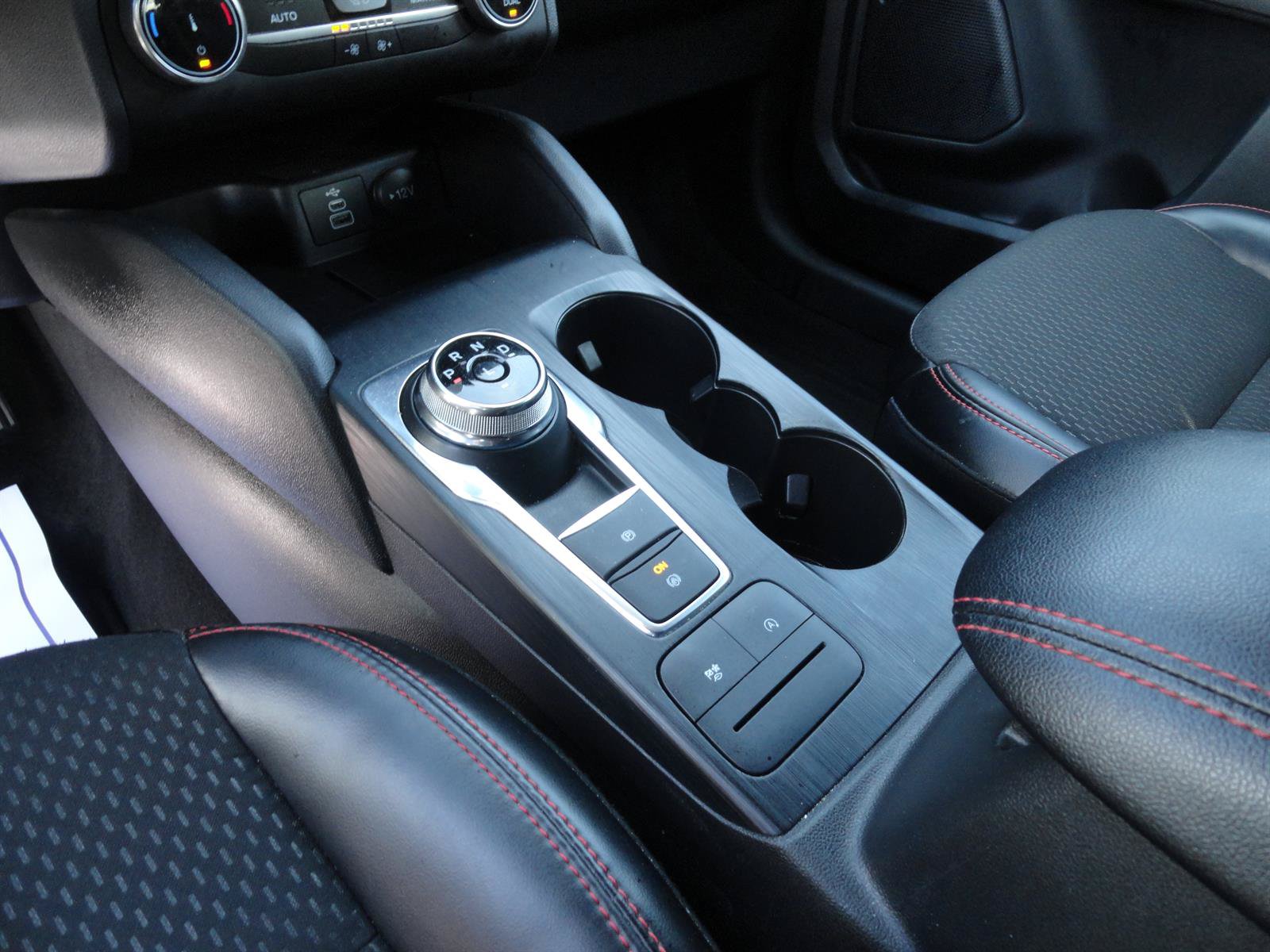 Certified 2025 Ford Escape ST-Line AWD/4WD image 18