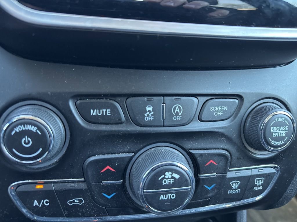 Used 2019 Jeep Cherokee Limited AWD/4WD image 20