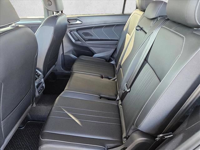 Used 2022 Volkswagen Tiguan SE R-Line image 20
