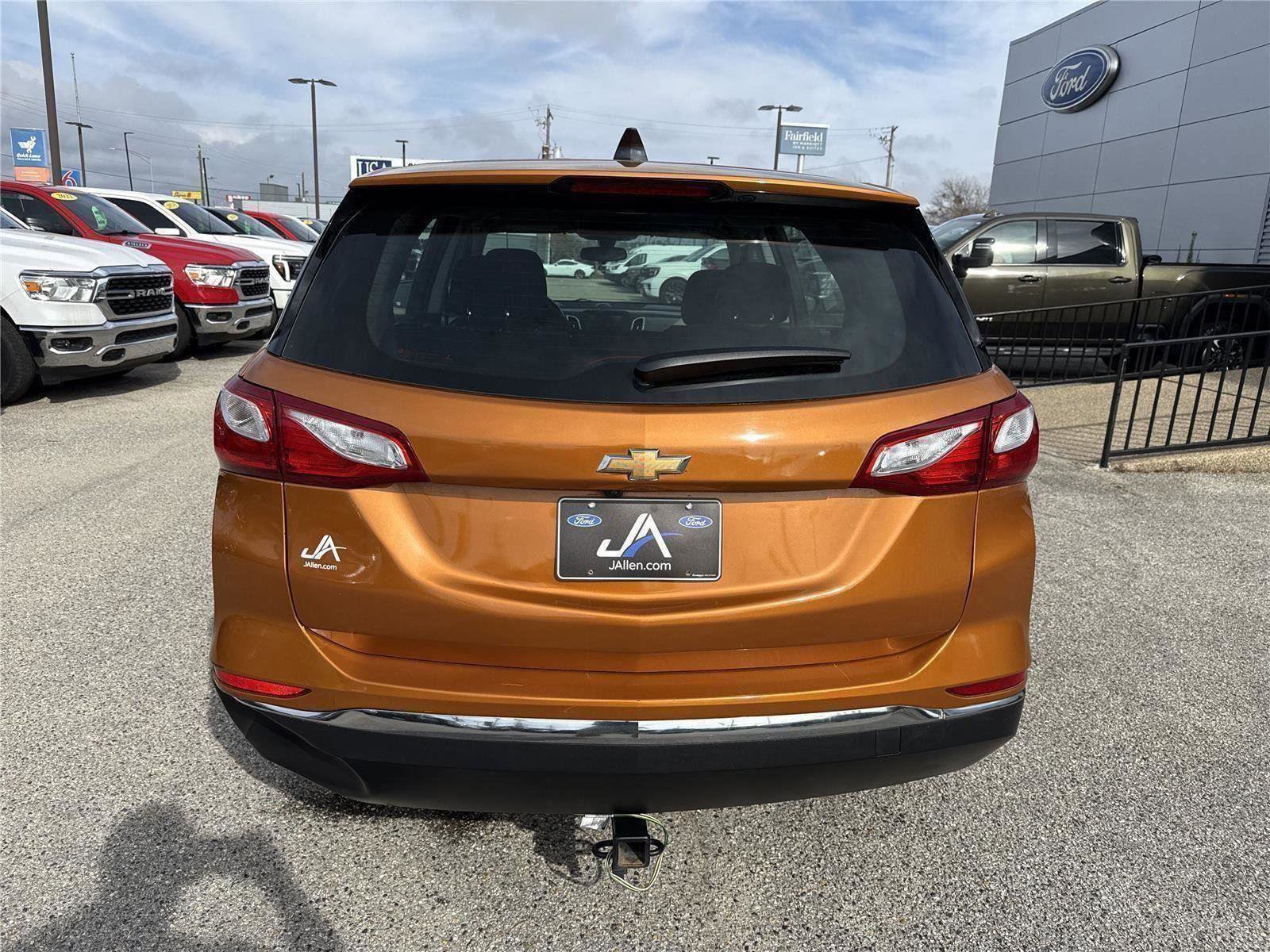 Used 2018 Chevrolet Equinox LS image 4