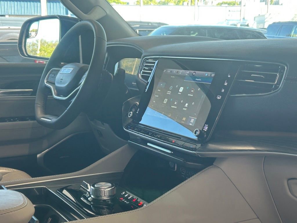 Used 2023 Jeep Wagoneer L Series II image 26