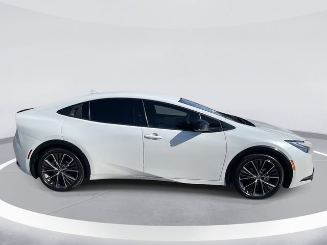 Used 2024 Toyota Prius XLE FWD image 3