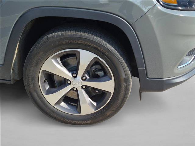 Used 2020 Jeep Cherokee Limited AWD/4WD image 9