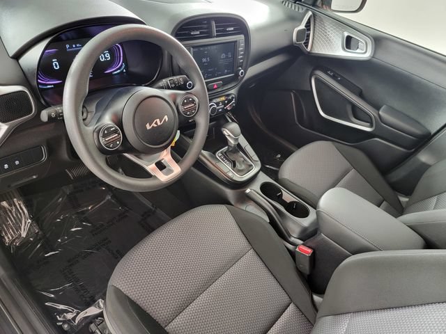 Used 2025 Kia Soul LX w/ LX Technology Package FWD image 12