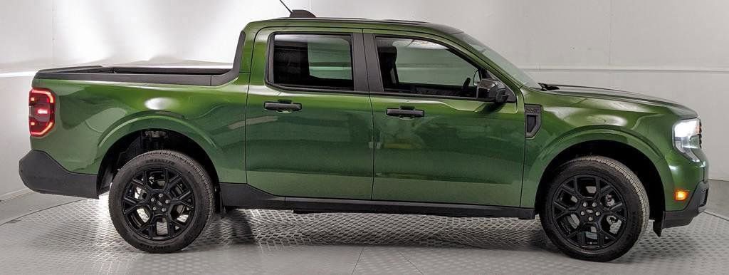 Certified 2025 Ford Maverick XLT w/ XLT Luxury Package AWD/4WD image 2