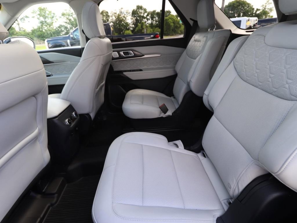 Certified 2025 Ford Explorer Platinum w/ LUX Leather Package image 12