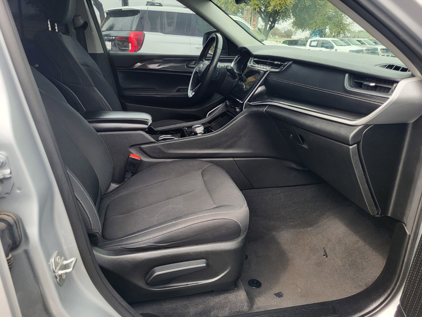 Used 2022 Jeep Grand Cherokee L Laredo w/ Luxury Tech Group I image 12