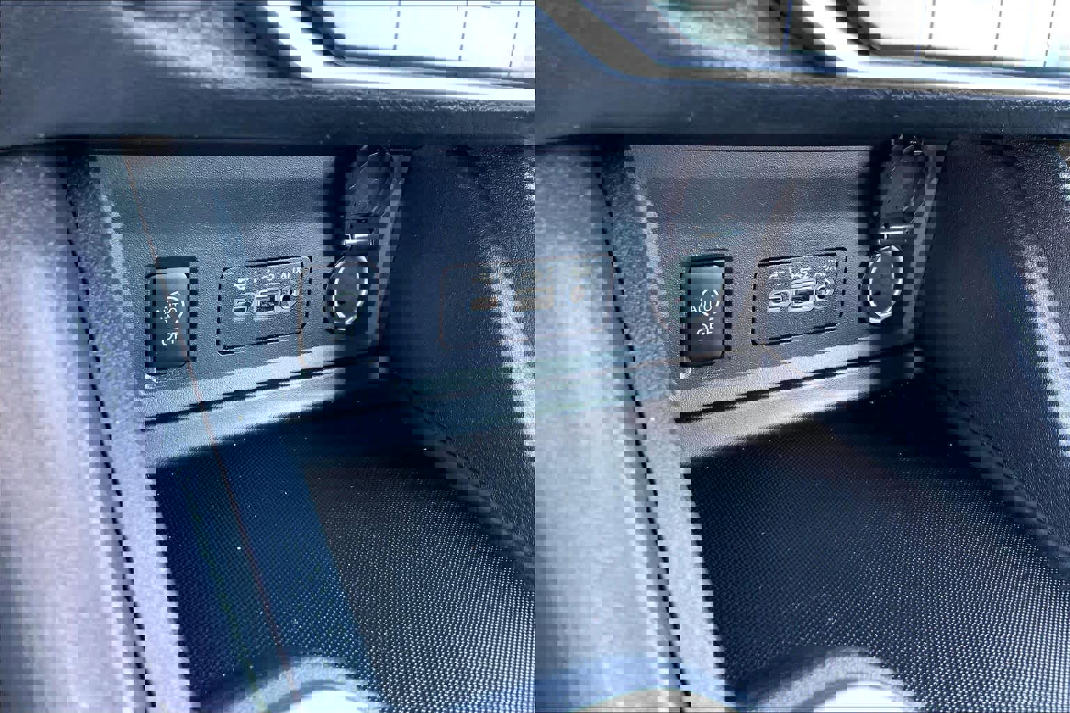 Used 2024 Nissan Sentra SV image 31