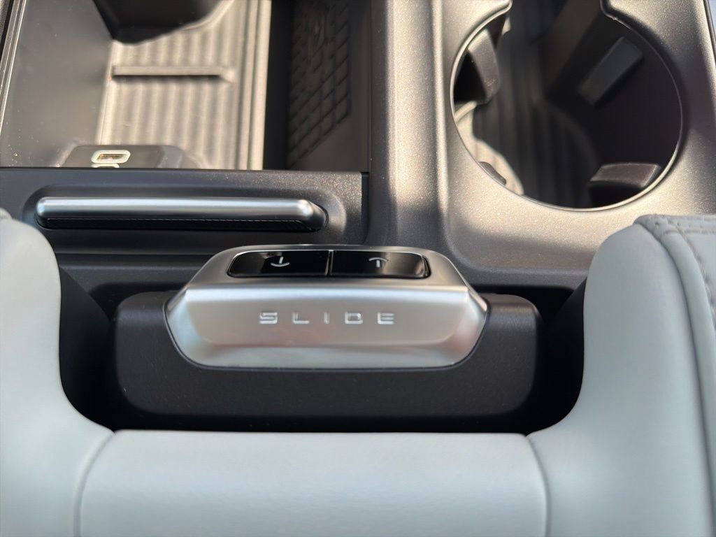 Certified 2025 Ford Expedition Max Platinum image 33