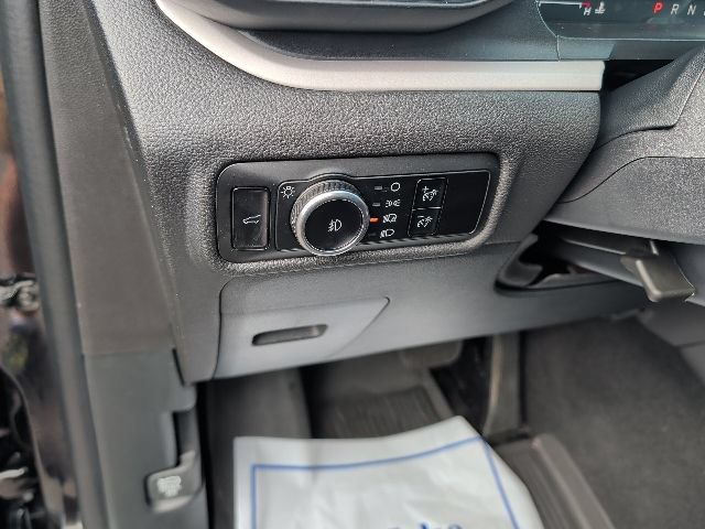 Certified 2024 Ford Explorer XLT w/ Equipment Group 202A AWD/4WD image 18