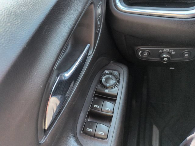 Used 2020 Chevrolet Equinox LT w/ Driver Convenience Package AWD/4WD image 29