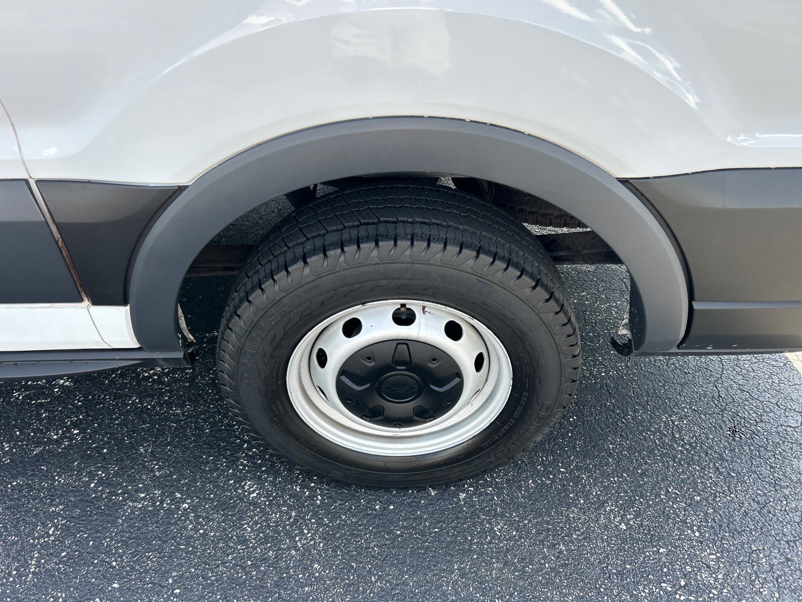 Certified 2019 Ford Transit 150 130 Low Roof RWD image 23