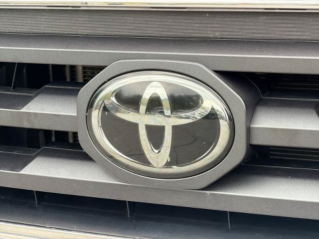 Used 2021 Toyota Tacoma SR5 AWD/4WD image 12