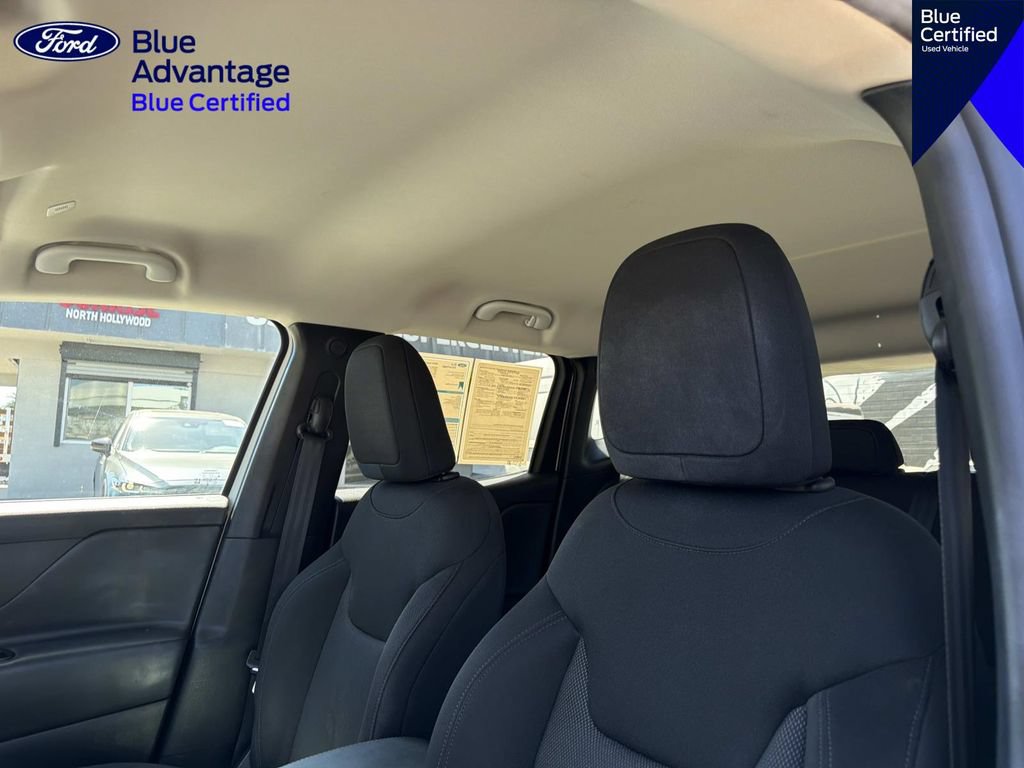 Used 2023 Jeep Renegade Latitude AWD/4WD image 19