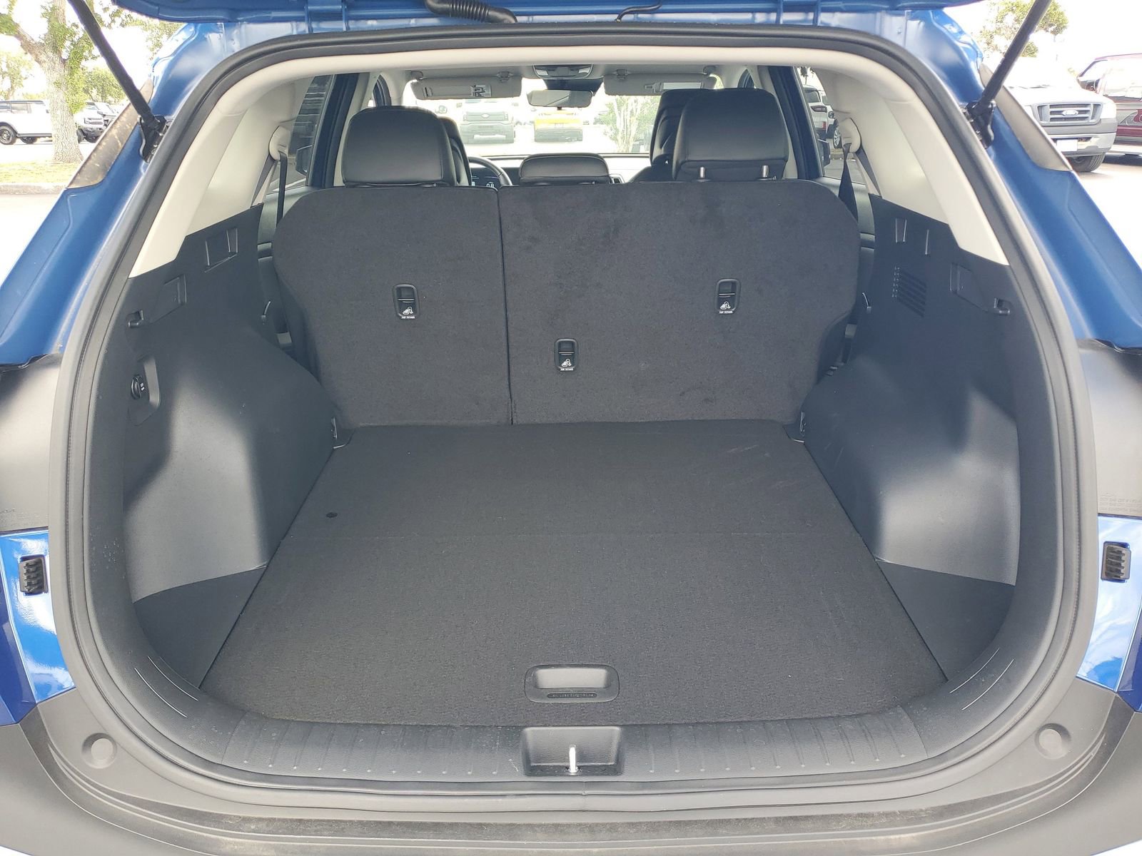 Used 2025 Kia Sportage EX FWD image 7