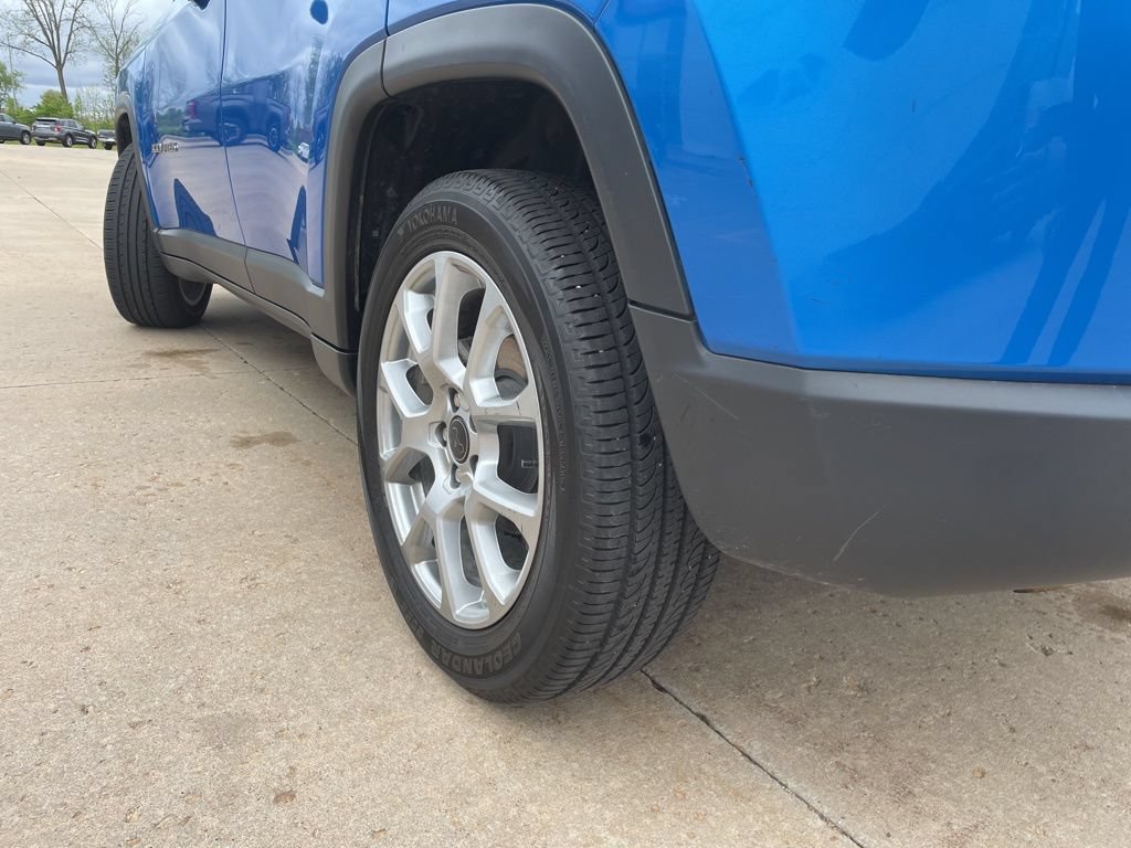 Used 2025 Jeep Compass Limited AWD/4WD image 17