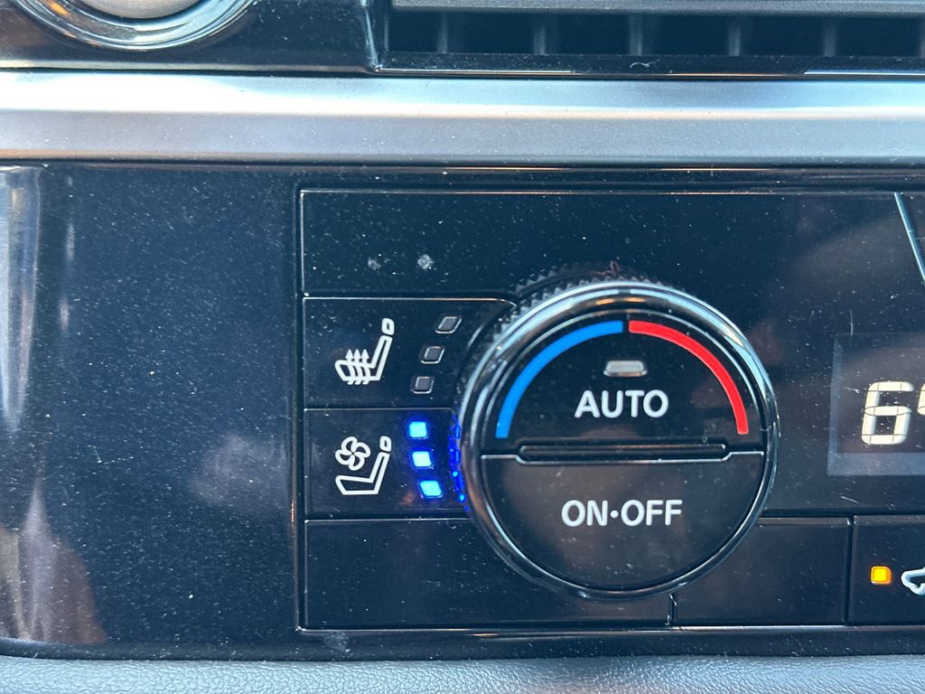 Used 2024 Nissan Pathfinder Platinum FWD image 31