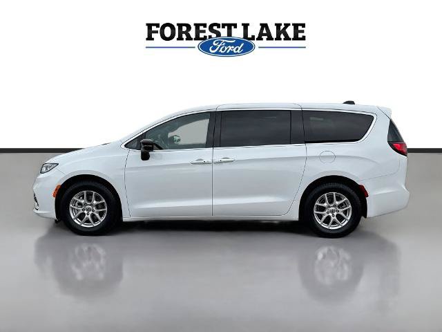 Used 2025 Chrysler Pacifica Select FWD image 4