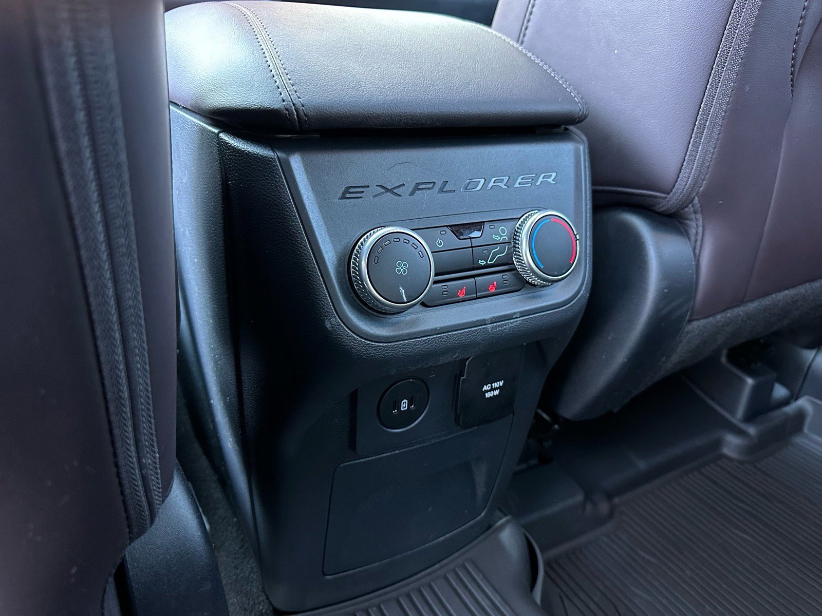 Certified 2025 Ford Explorer Platinum w/ LUX Leather Package image 31
