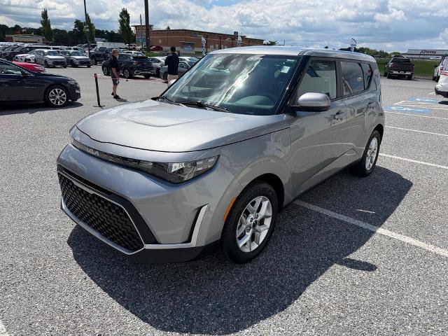 Used 2025 Kia Soul LX w/ LX Technology Package FWD image 3
