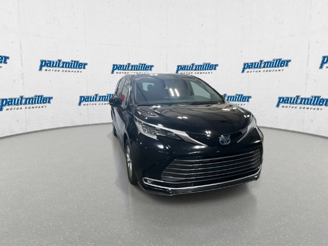 Used 2024 Toyota Sienna Limited AWD/4WD image 3