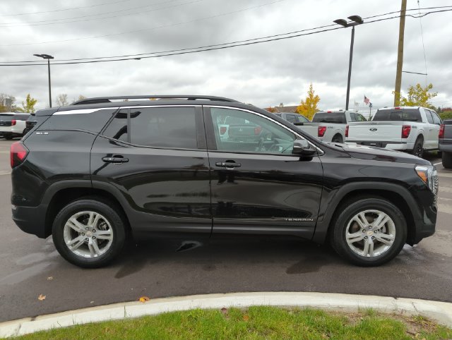 Used 2022 GMC Terrain SLE w/ Driver Convenience Package AWD/4WD image 6
