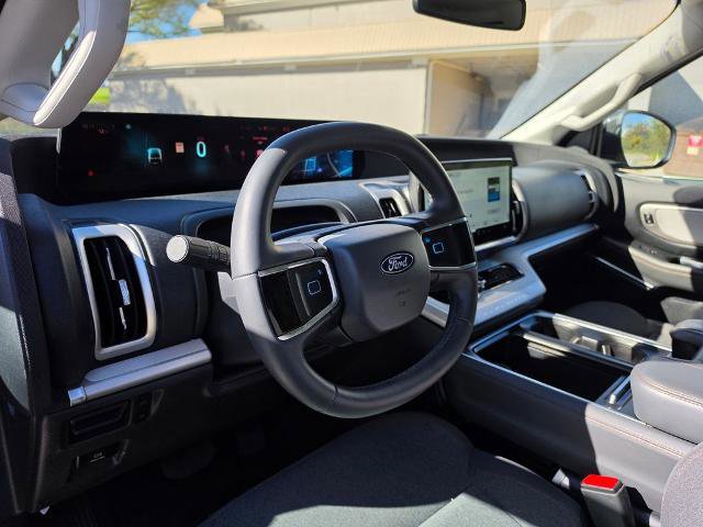 Certified 2025 Ford Expedition Active image 21