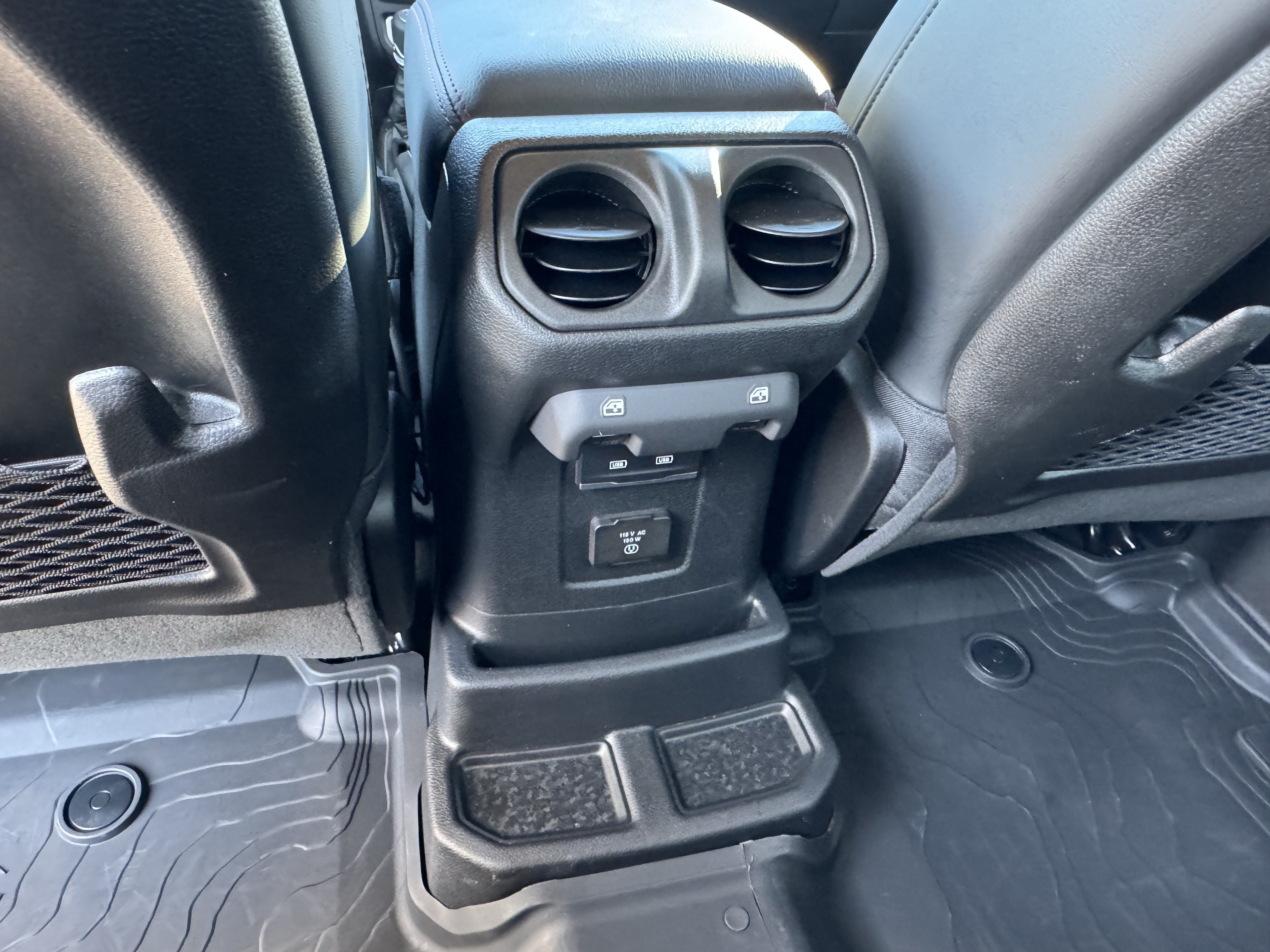 Used 2024 Jeep Wrangler Unlimited Rubicon AWD/4WD image 25
