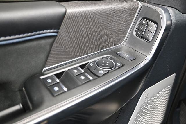 Certified 2025 Ford F250 Platinum AWD/4WD image 17
