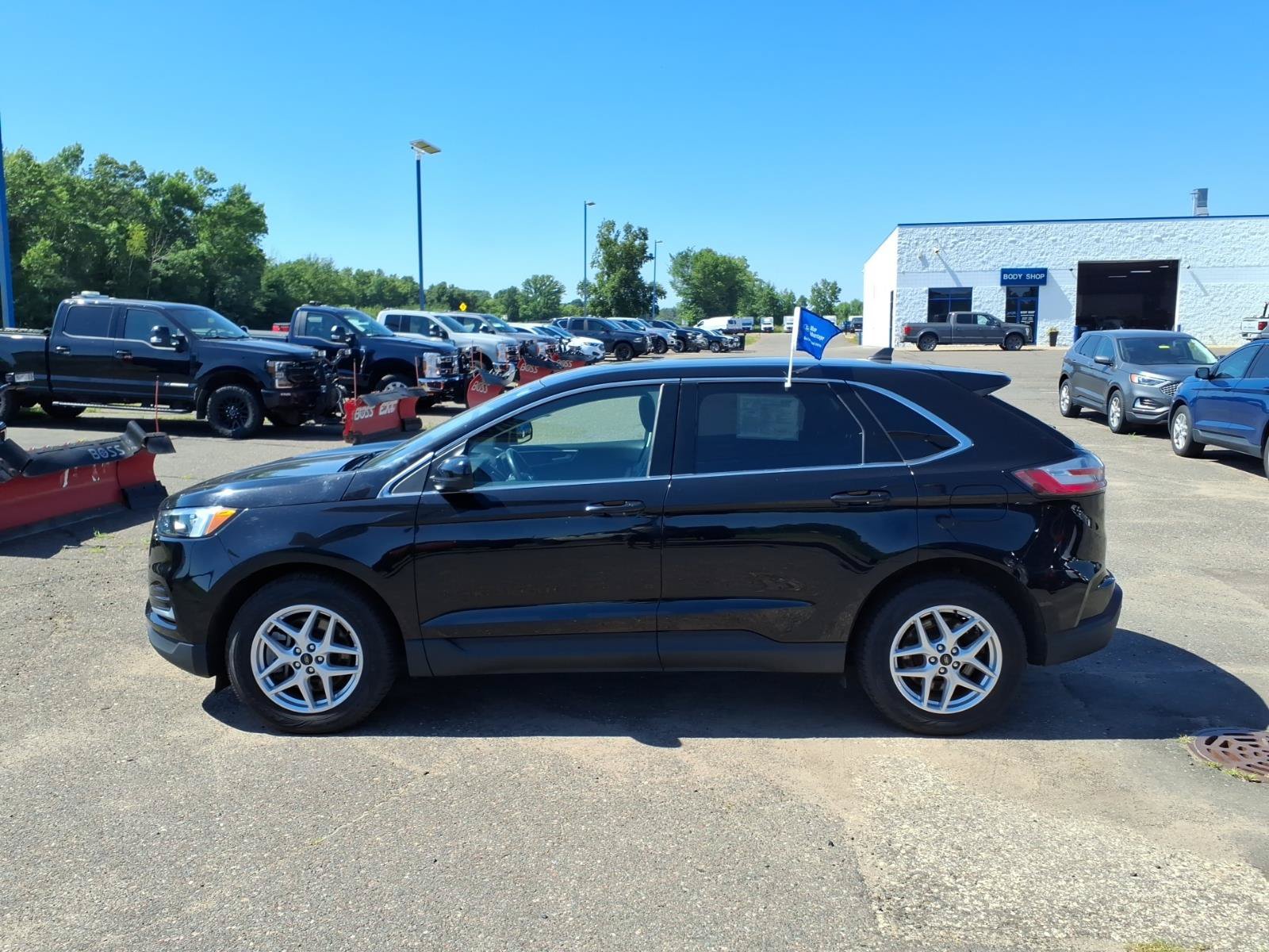 Certified 2024 Ford Edge SEL AWD/4WD image 2