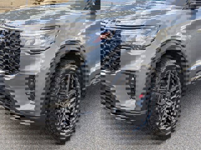 Certified 2025 Ford Explorer ST-Line w/ Premium Package image 10