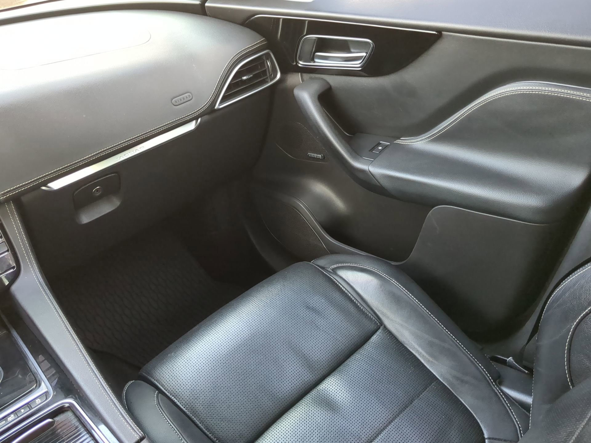 Used 2019 Jaguar F-PACE S image 45