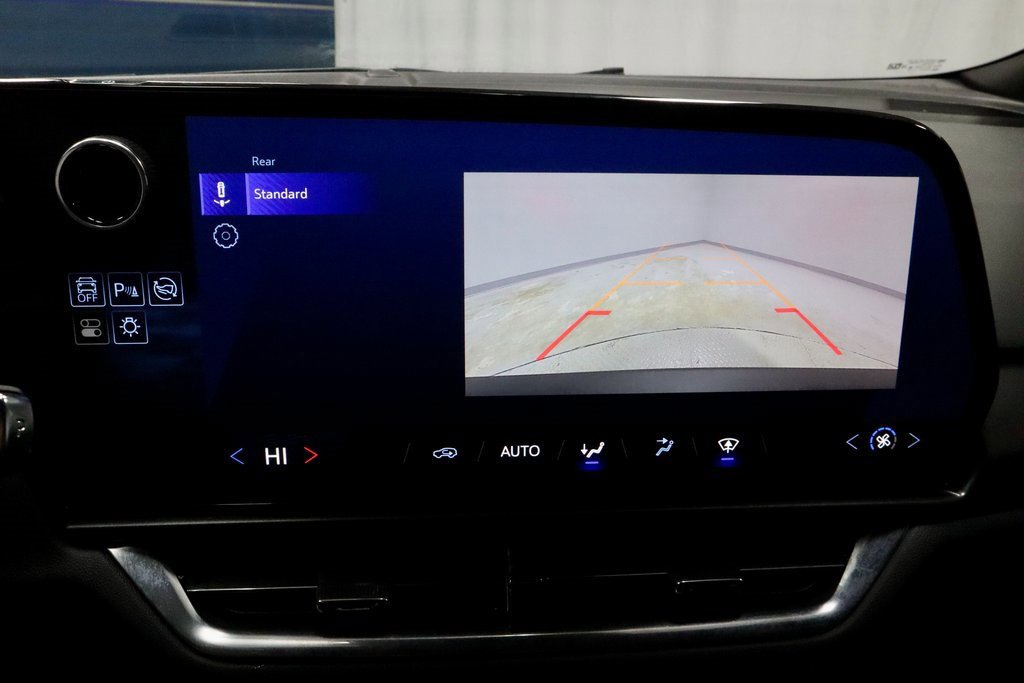 Used 2025 Chevrolet Equinox EV LT image 9