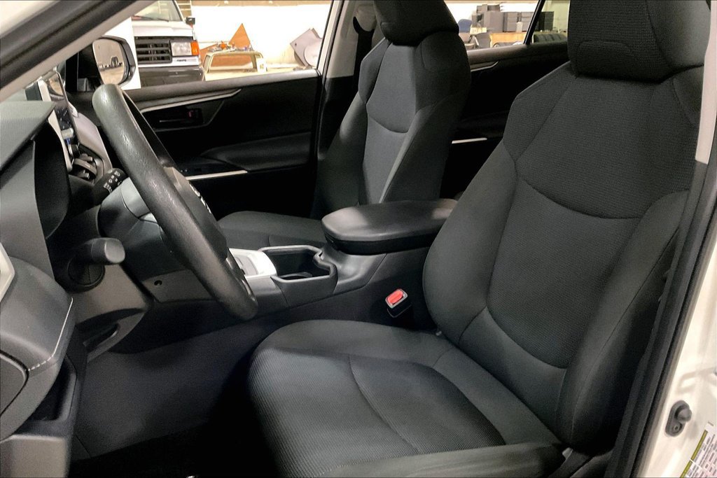 Used 2025 Toyota RAV4 LE AWD/4WD image 23
