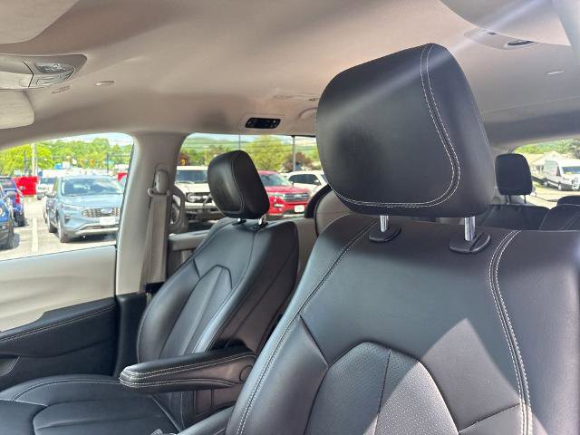 Used 2023 Chrysler Pacifica Touring-L FWD image 22