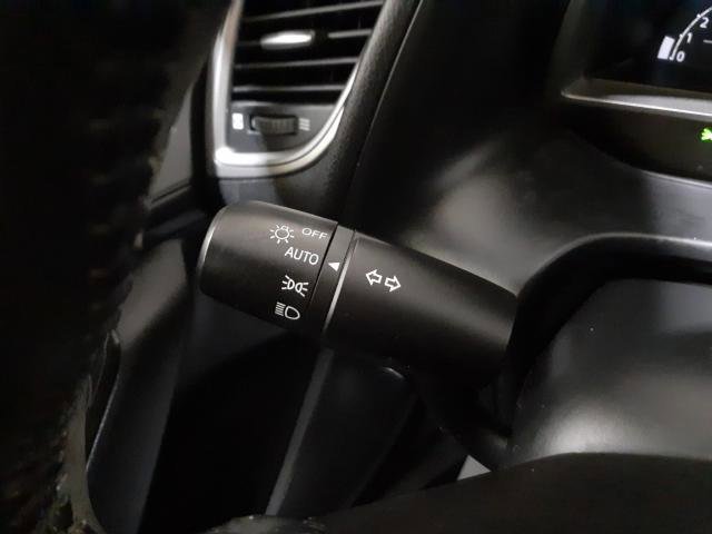 Used 2018 MAZDA MAZDA3 Touring image 21