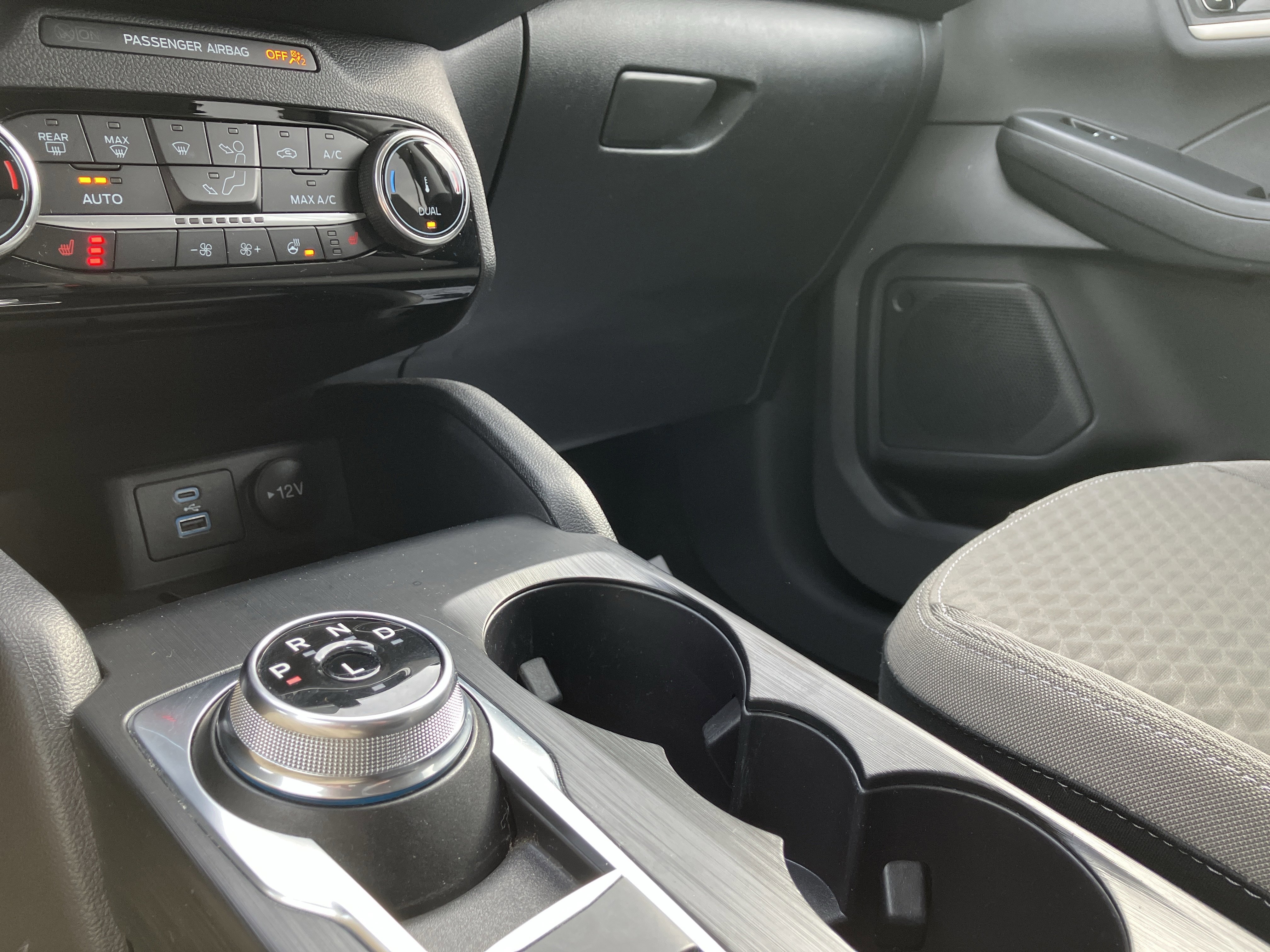 Certified 2022 Ford Escape SE w/ SE Sport Appearance Package image 24