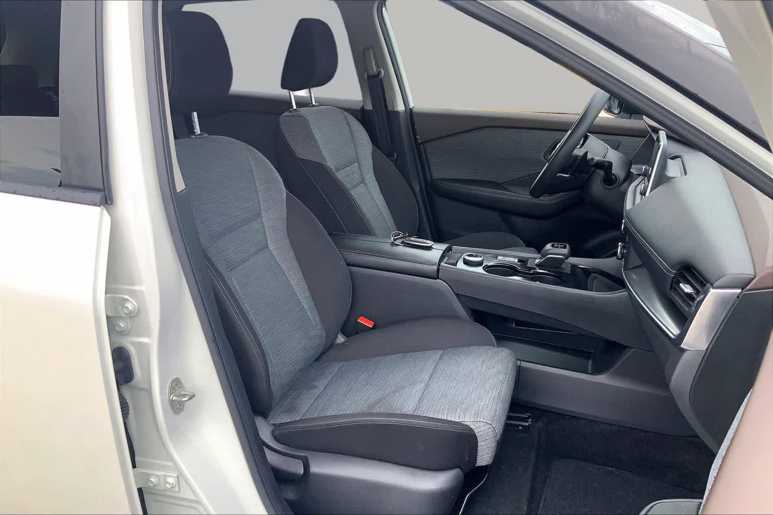 Used 2023 Nissan Rogue SV AWD/4WD image 9