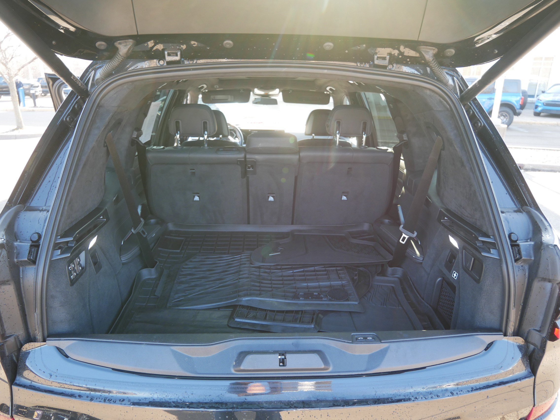 Used 2023 BMW X7 xDrive40i w/ Executive Package image 26