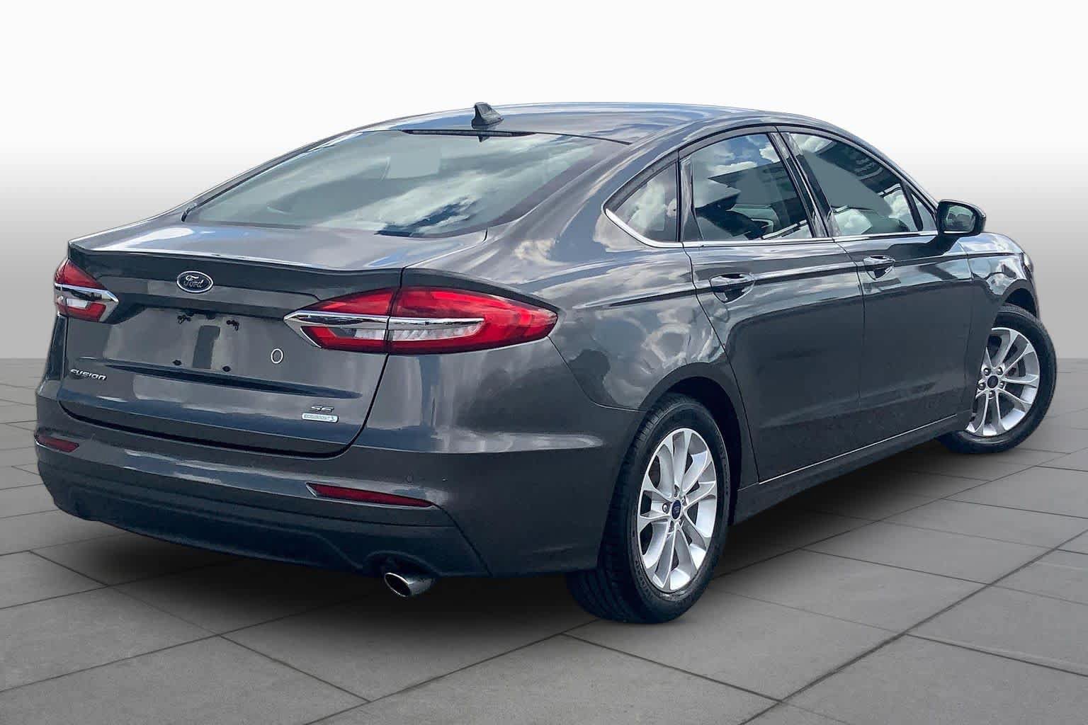 Certified 2019 Ford Fusion SE FWD image 12