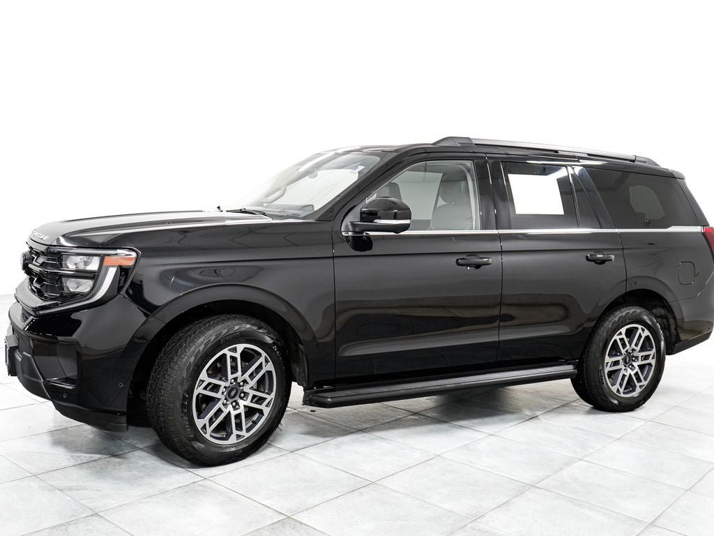 Certified 2025 Ford Expedition Active AWD/4WD image 4