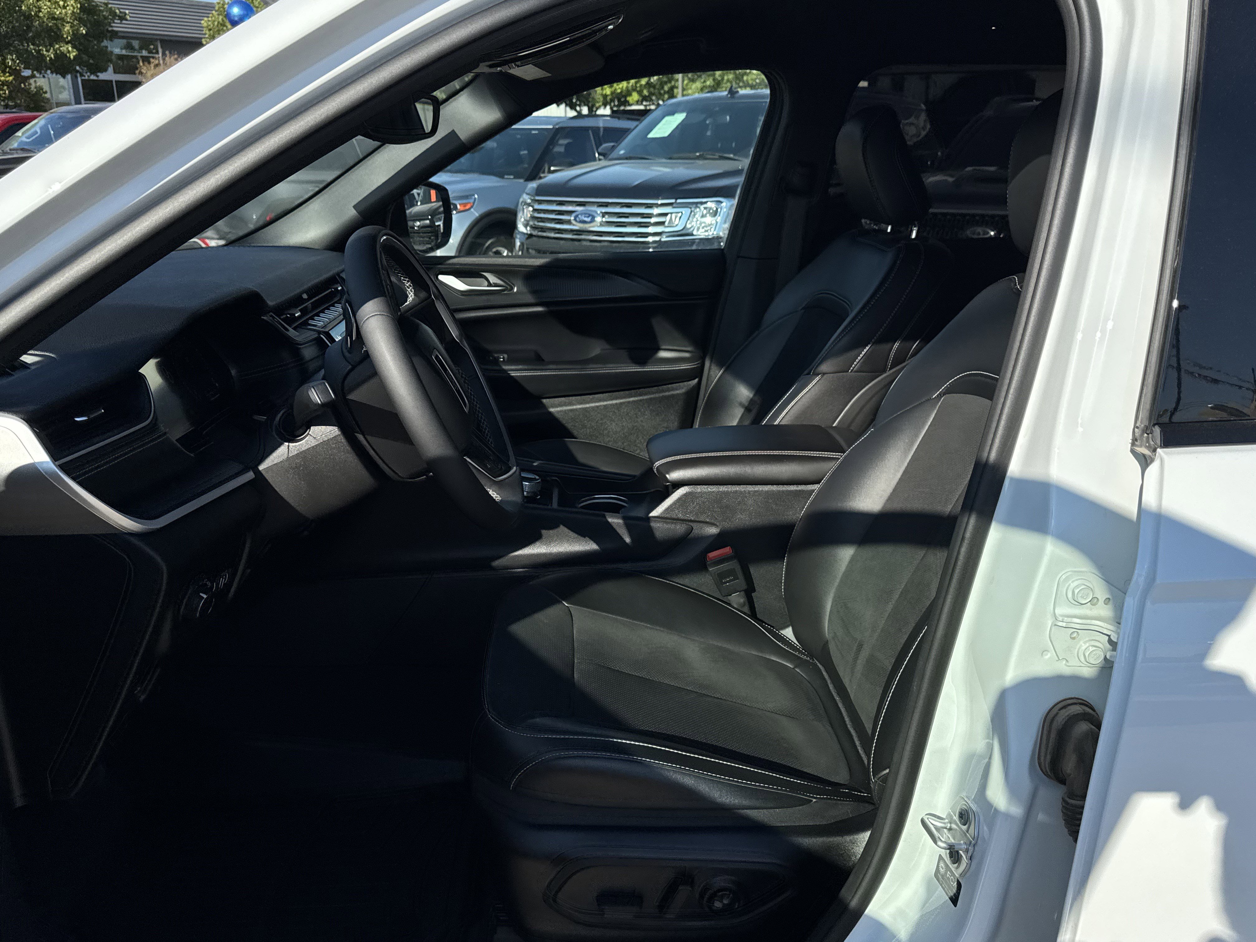 Used 2024 Jeep Grand Cherokee L Altitude image 16