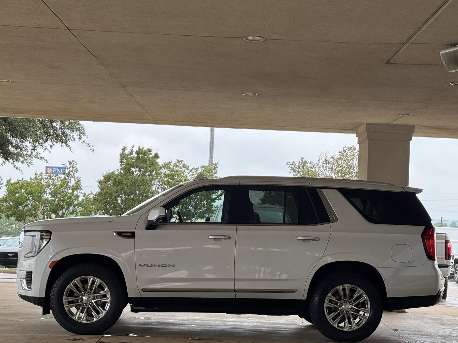 Used 2022 GMC Yukon SLT w/ SLT Luxury Package AWD/4WD image 7