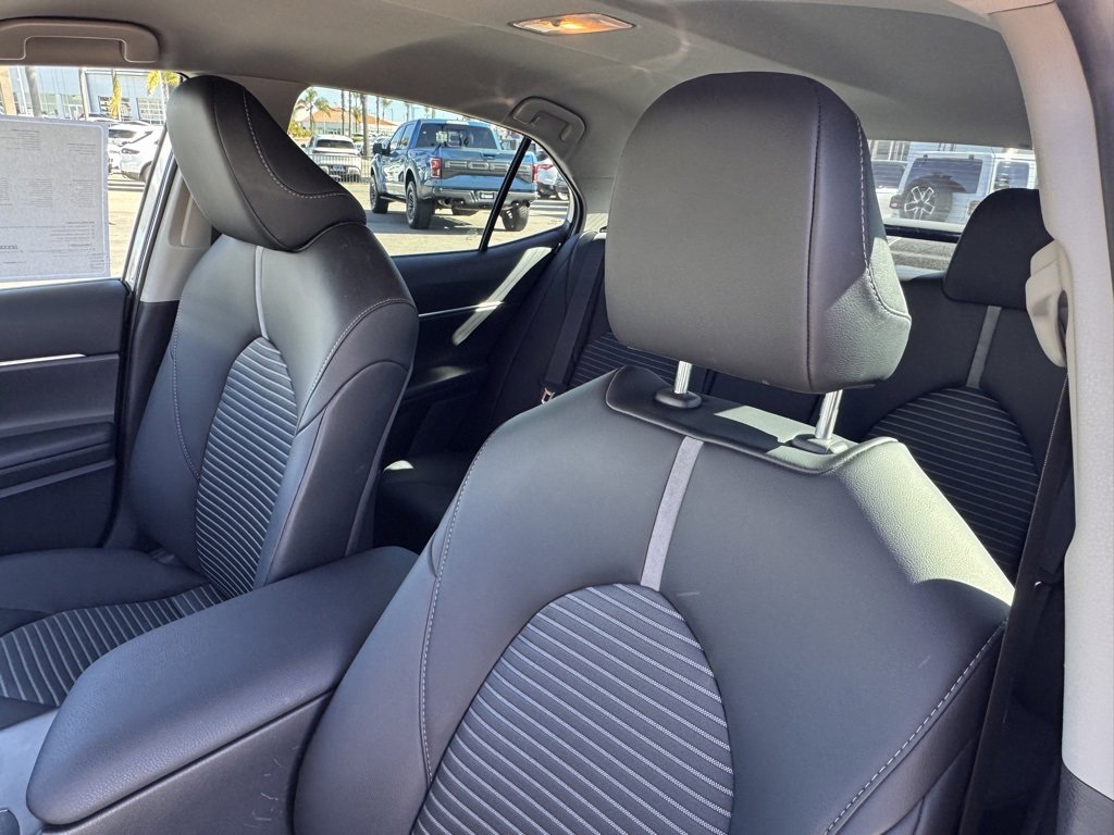 Used 2024 Toyota Camry SE image 19