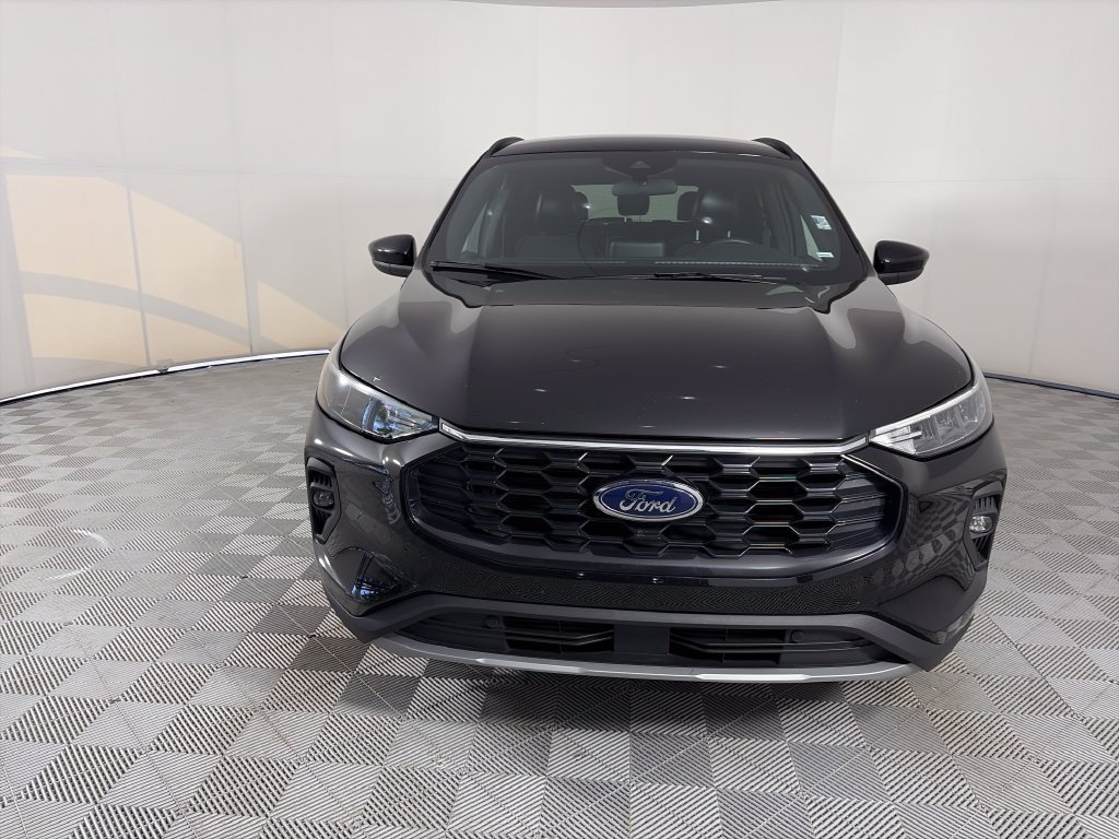 Certified 2025 Ford Escape ST-Line Select AWD/4WD image 2