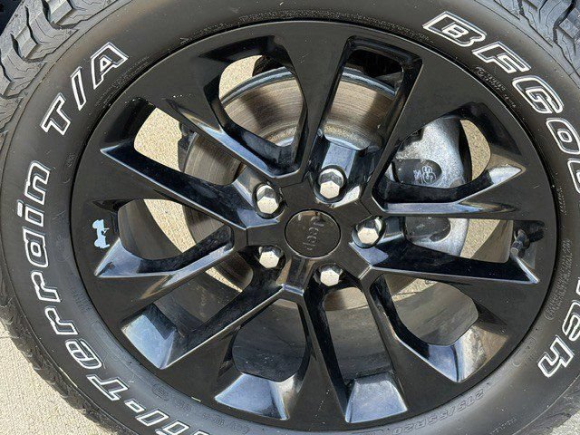 Used 2021 Jeep Wrangler Unlimited Sahara w/ Cold Weather Group AWD/4WD image 10