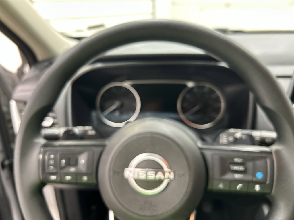 Used 2024 Nissan Rogue S FWD image 19