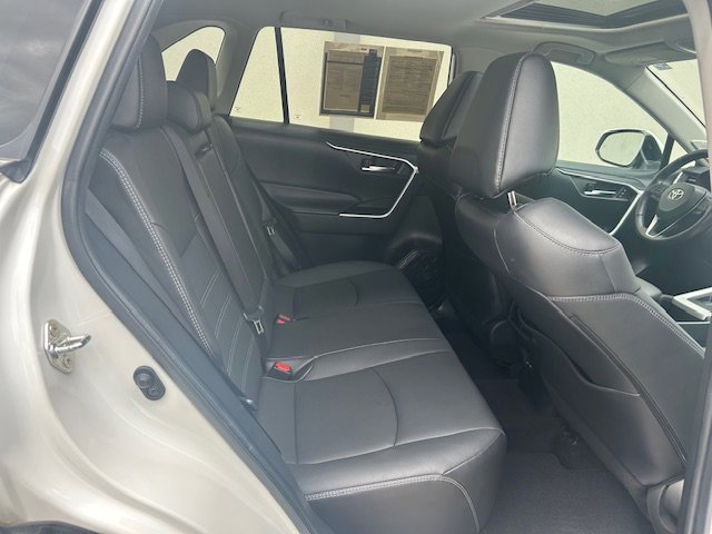 Used 2022 Toyota RAV4 XLE Premium FWD image 8