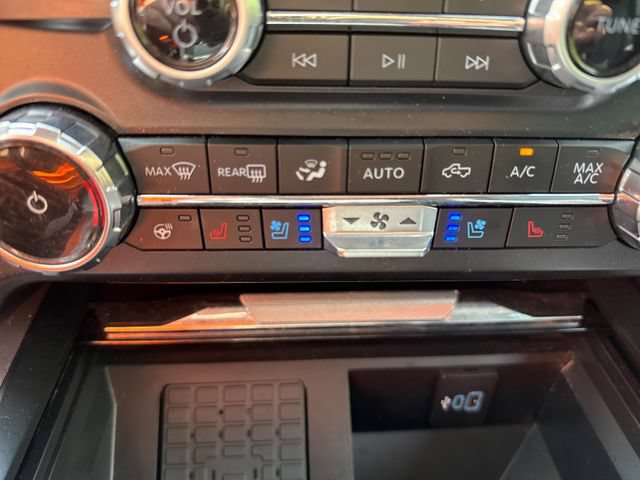 Certified 2024 Ford F350 Lariat w/ Lariat Ultimate Package AWD/4WD image 31