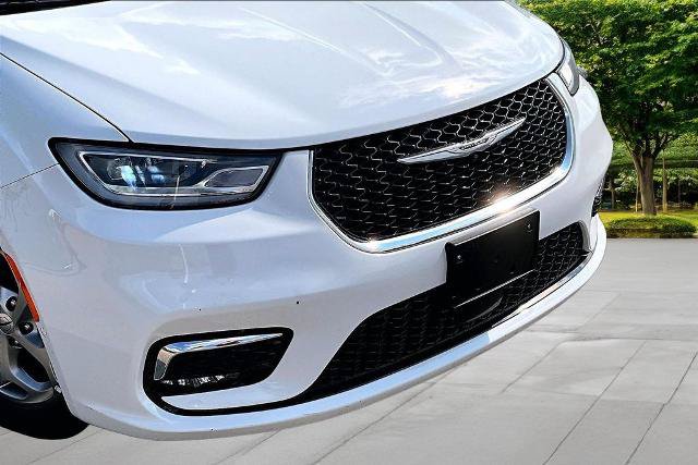 Used 2023 Chrysler Pacifica Limited FWD image 29